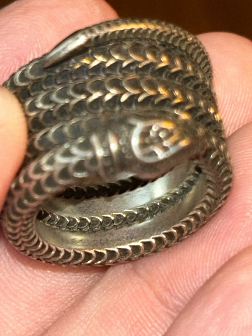 Gucci Silver Snake Wrap Ring with Textured Scales - Picture 2 of 3